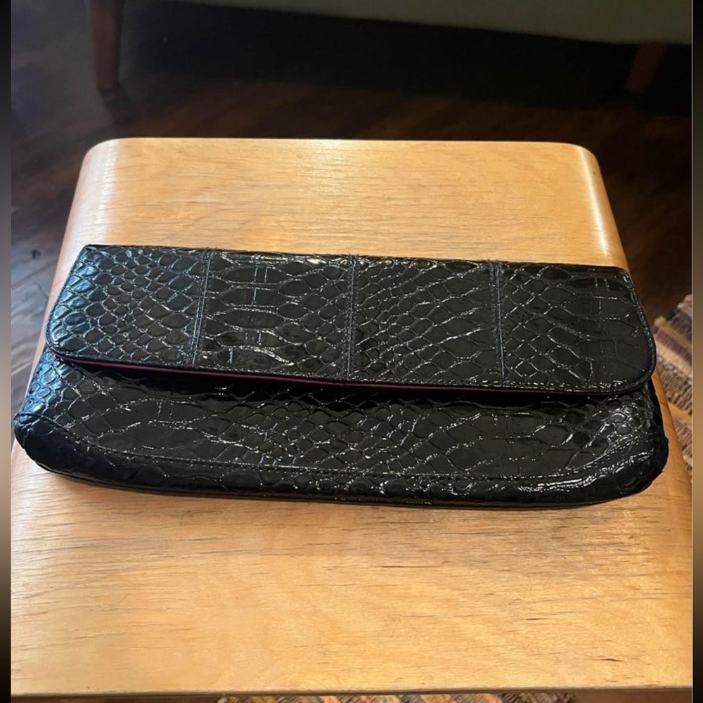 Daisy Fuentes Black Clutch/faux crocodile texture